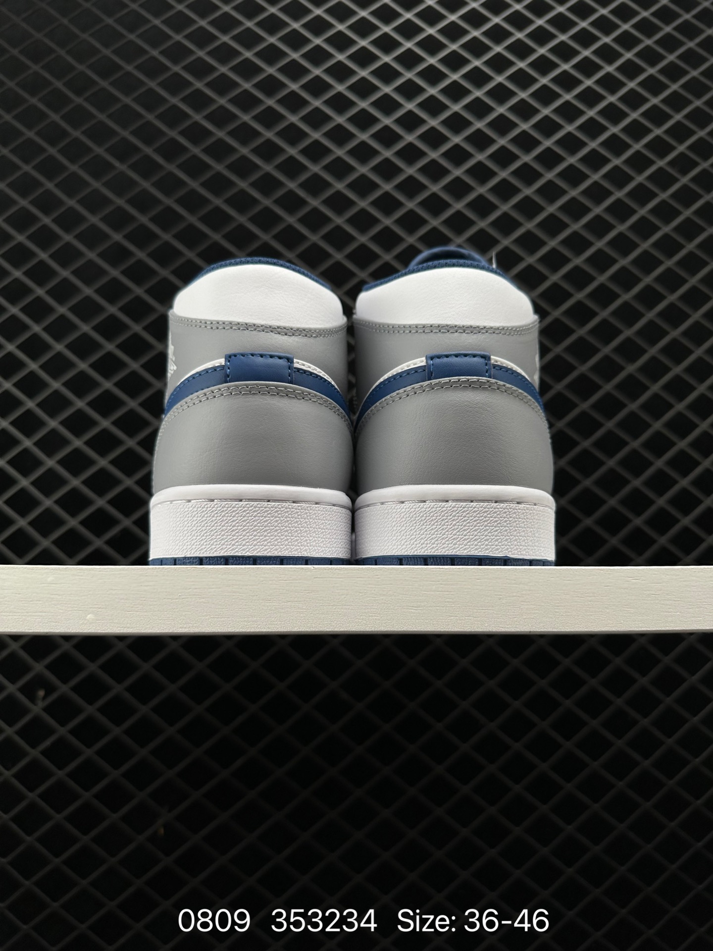 （NIKE）AIR JORDAN 1 MID